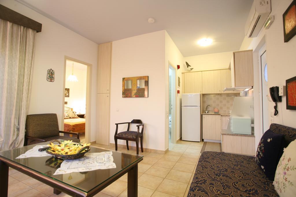 Aigli Apartments เนอา อันคิอาลอส ภายนอก รูปภาพ