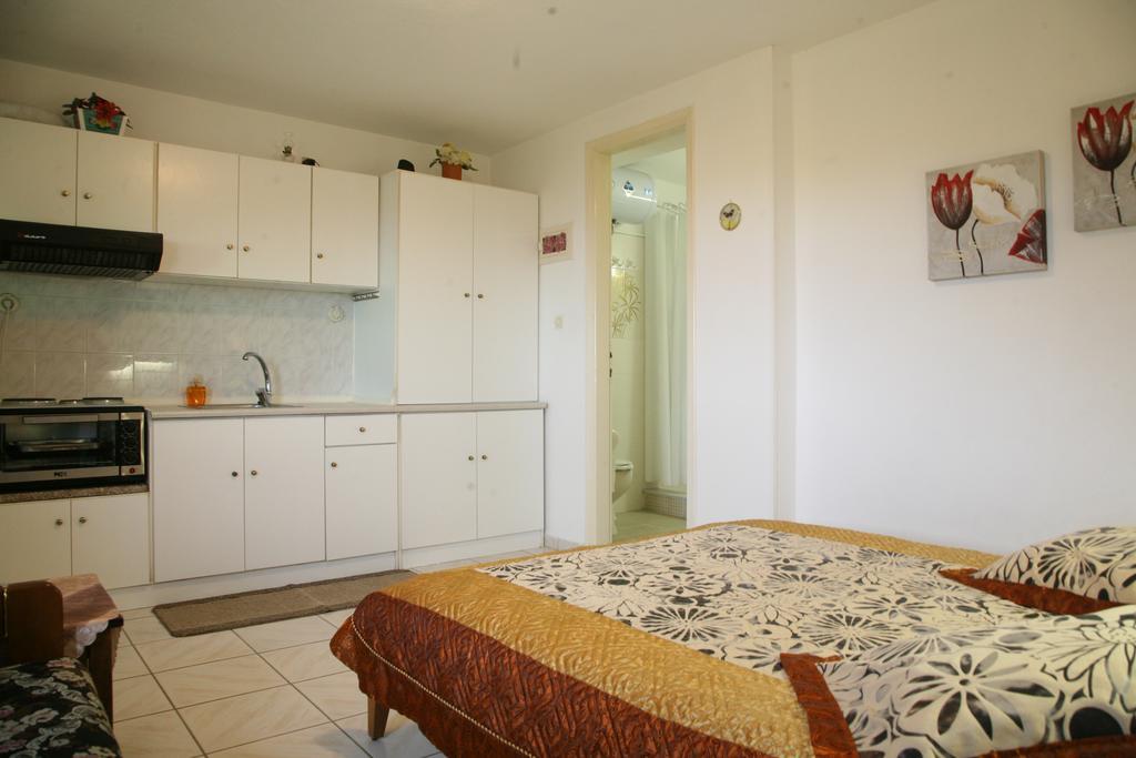 Aigli Apartments เนอา อันคิอาลอส ภายนอก รูปภาพ